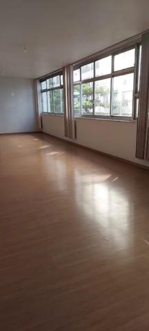 Apartamento à venda com 4 quartos, 220m² - Foto 4