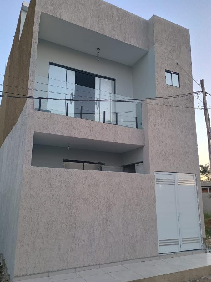 Casa à venda com 2 quartos, 100m² - Foto 1